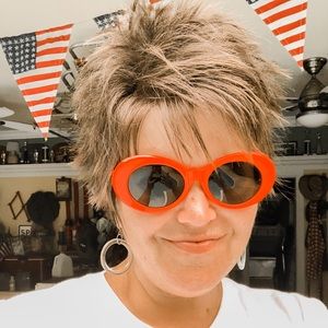 Meet your Posher, Thea